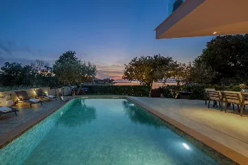 4-Bedroom Villa for 8 in Zaton, Nin