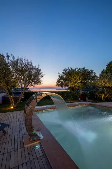 4-Bedroom Villa for 8 in Zaton, Nin