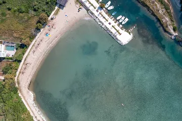 4-Bedroom Villa for 8 in Zaton, Nin