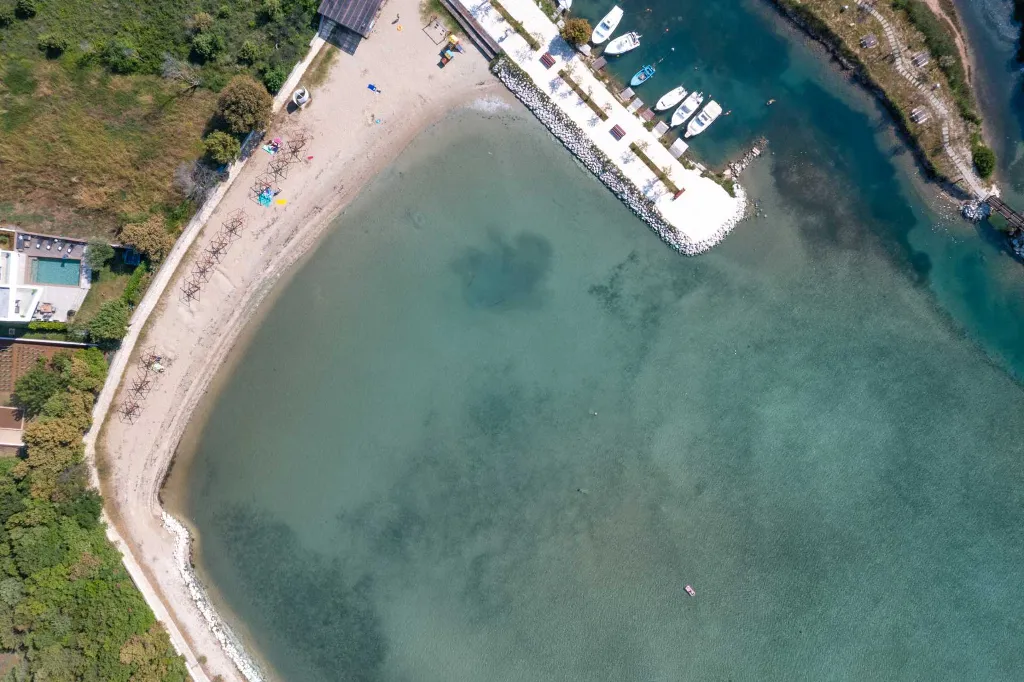 4-Bedroom Villa for 8 in Zaton, Nin