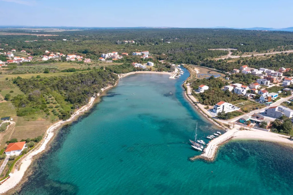 4-Bedroom Villa for 8 in Zaton, Nin