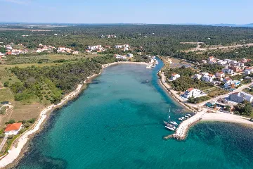 4-Bedroom Villa for 8 in Zaton, Nin