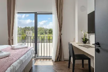 4-Bedroom Villa for 8 in Zaton, Nin