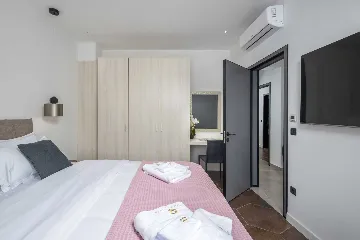 4-Bedroom Villa for 8 in Zaton, Nin