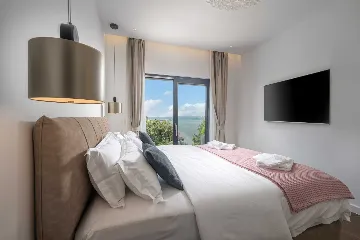 4-Bedroom Villa for 8 in Zaton, Nin