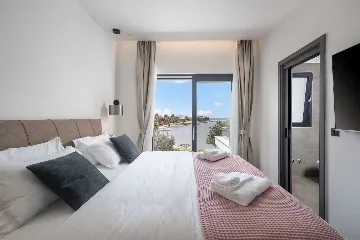4-Bedroom Villa for 8 in Zaton, Nin