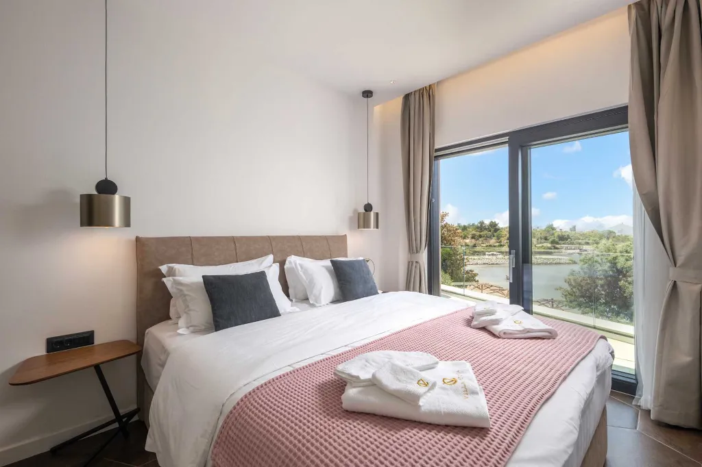 4-Bedroom Villa for 8 in Zaton, Nin