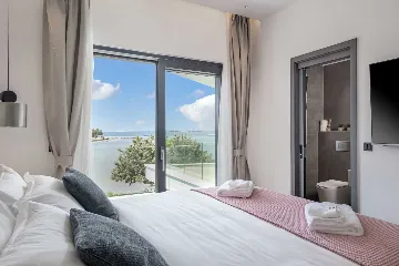 4-Bedroom Villa for 8 in Zaton, Nin