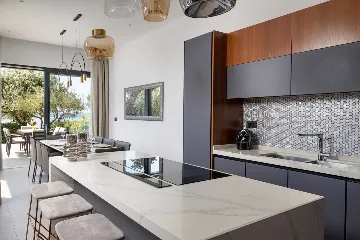 4-Bedroom Villa for 8 in Zaton, Nin