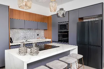 4-Bedroom Villa for 8 in Zaton, Nin