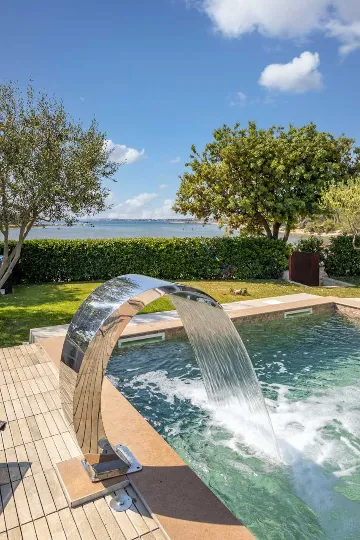 4-Bedroom Villa for 8 in Zaton, Nin