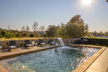 4-Bedroom Villa for 8 in Zaton, Nin