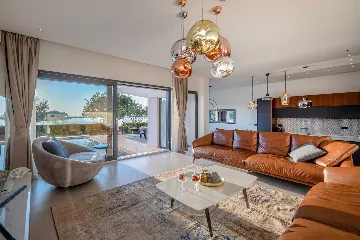 4-Bedroom Villa for 8 in Zaton, Nin