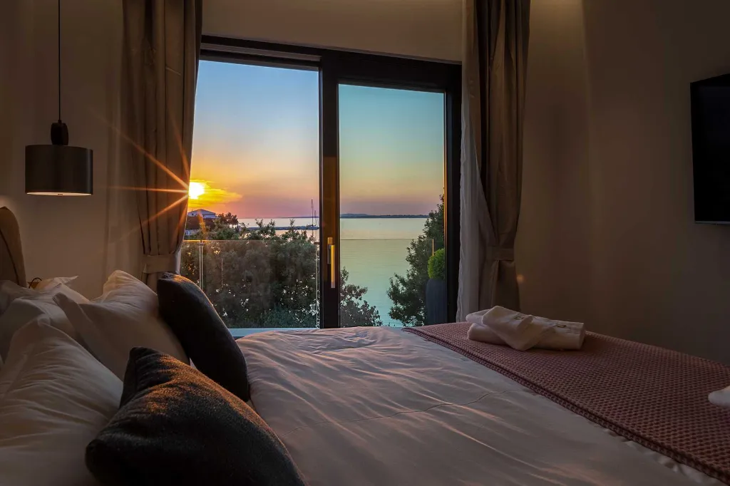 4-Bedroom Villa for 8 in Zaton, Nin