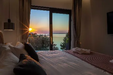 4-Bedroom Villa for 8 in Zaton, Nin