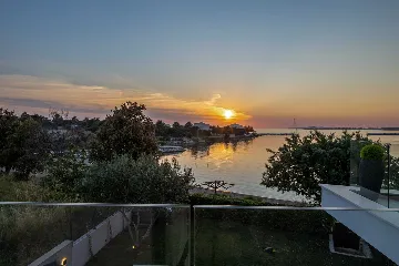 4-Bedroom Villa for 8 in Zaton, Nin