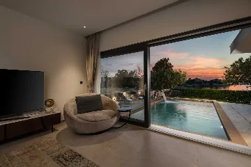 4-Bedroom Villa for 8 in Zaton, Nin