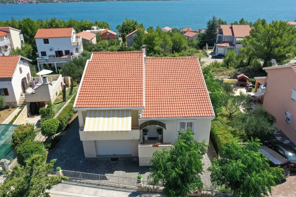 Pridraga 3-Bedroom Villa with Jacuzzi