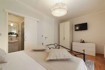 Pridraga 3-Bedroom Villa with Jacuzzi