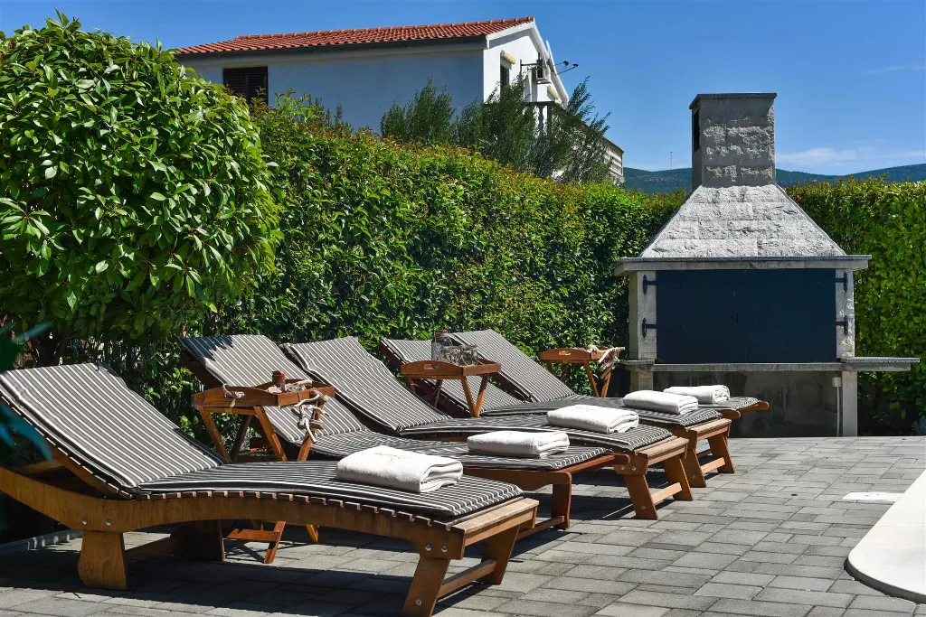 Pridraga 3-Bedroom Villa with Jacuzzi
