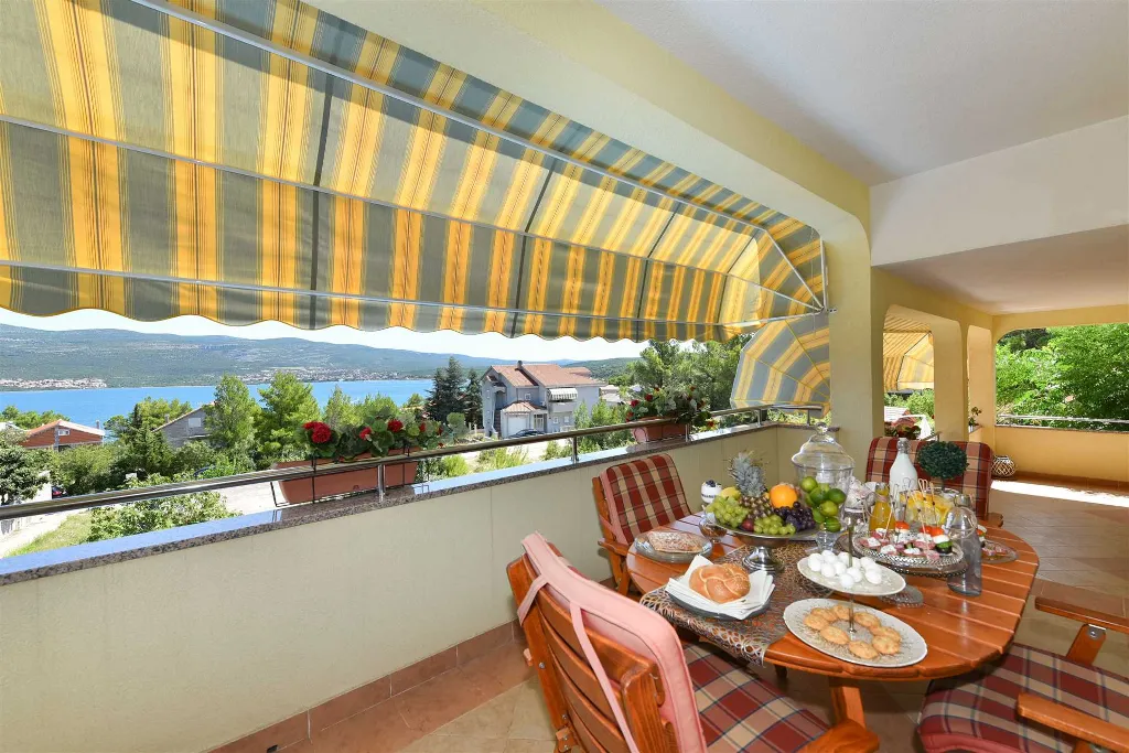 Pridraga 3-Bedroom Villa with Jacuzzi