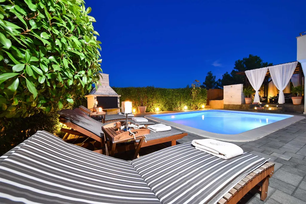 Pridraga 3-Bedroom Villa with Jacuzzi