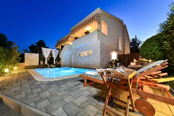 Pridraga 3-Bedroom Villa with Jacuzzi