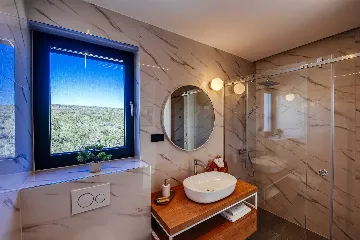 Modern 4-Bedroom Villa in Sukošan for 8