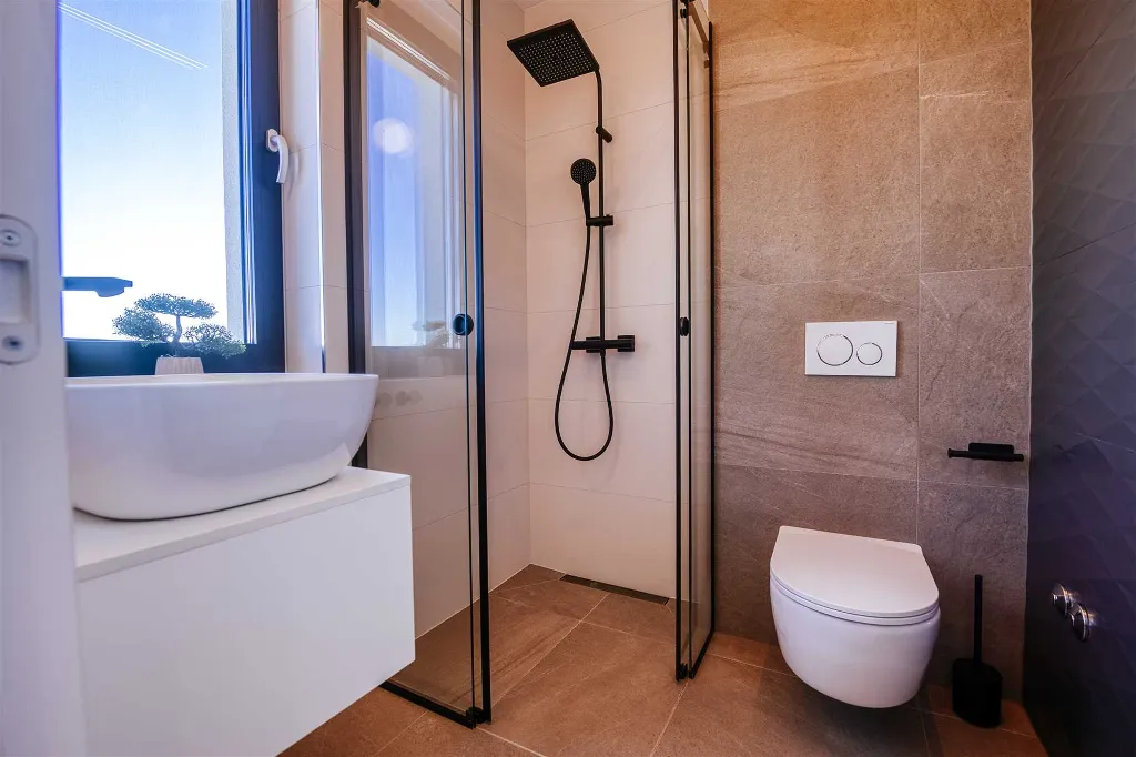 Modern 4-Bedroom Villa in Sukošan for 8