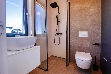 Modern 4-Bedroom Villa in Sukošan for 8