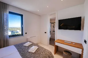 Modern 4-Bedroom Villa in Sukošan for 8