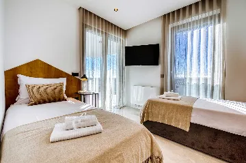 Modern 4-Bedroom Villa in Sukošan for 8