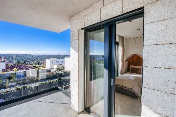 Modern 4-Bedroom Villa in Sukošan for 8