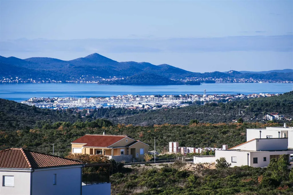Modern 4-Bedroom Villa in Sukošan for 8
