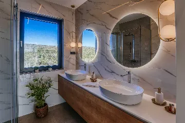 Modern 4-Bedroom Villa in Sukošan for 8