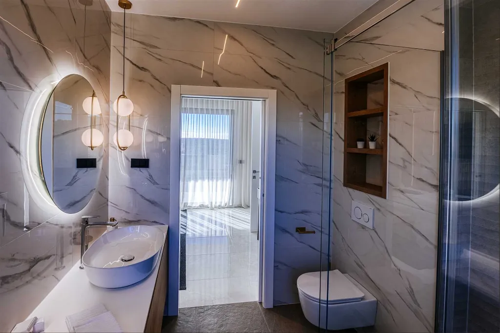 Modern 4-Bedroom Villa in Sukošan for 8
