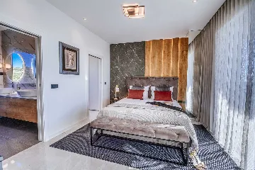 Modern 4-Bedroom Villa in Sukošan for 8