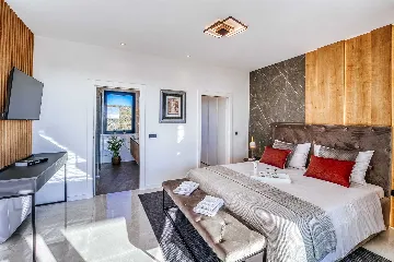 Modern 4-Bedroom Villa in Sukošan for 8