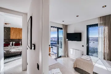 Modern 4-Bedroom Villa in Sukošan for 8