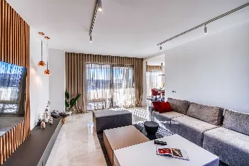 Modern 4-Bedroom Villa in Sukošan for 8