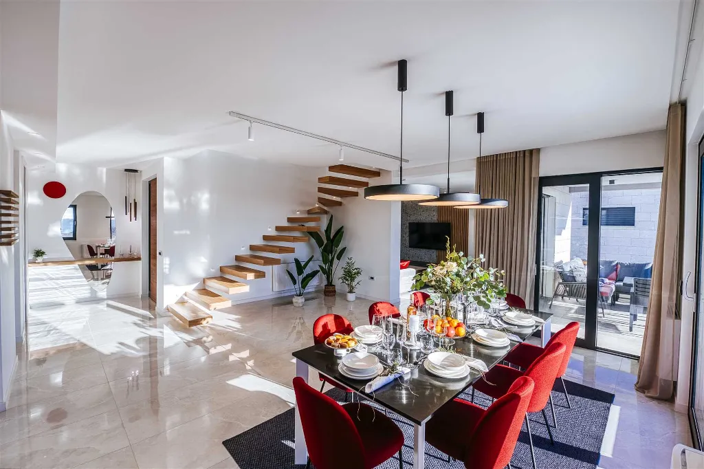 Modern 4-Bedroom Villa in Sukošan for 8