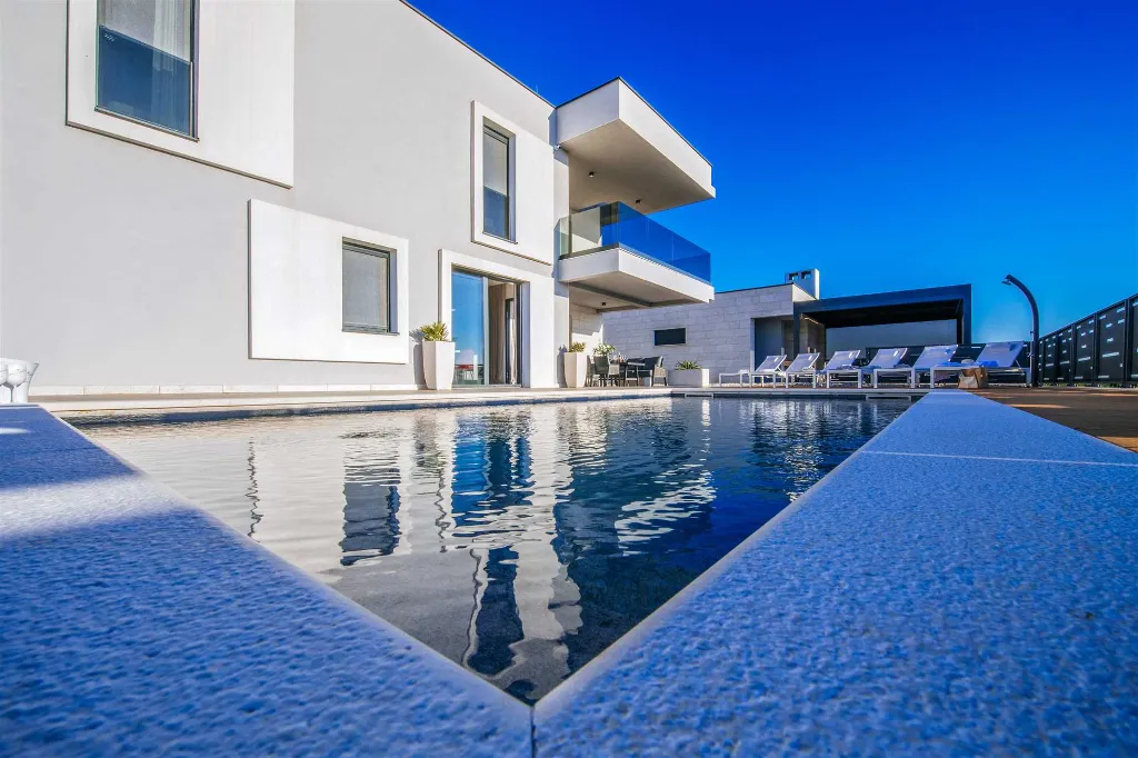 Modern 4-Bedroom Villa in Sukošan for 8