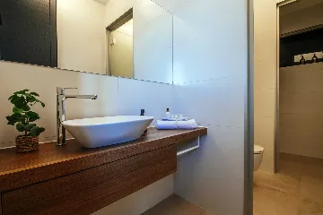 Modern 4-Bedroom Villa in Sukošan for 8