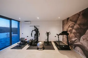 Modern 4-Bedroom Villa in Sukošan for 8