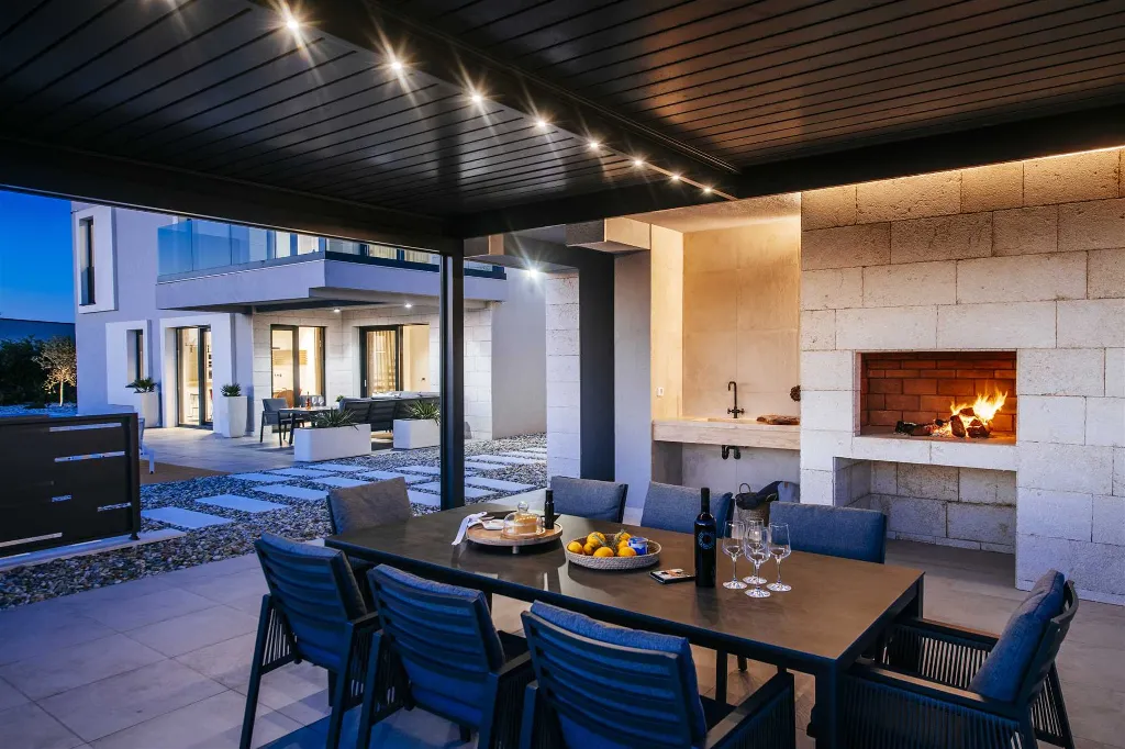 Modern 4-Bedroom Villa in Sukošan for 8