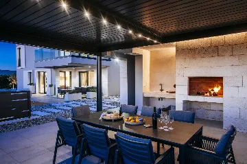 Modern 4-Bedroom Villa in Sukošan for 8