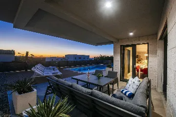 Modern 4-Bedroom Villa in Sukošan for 8