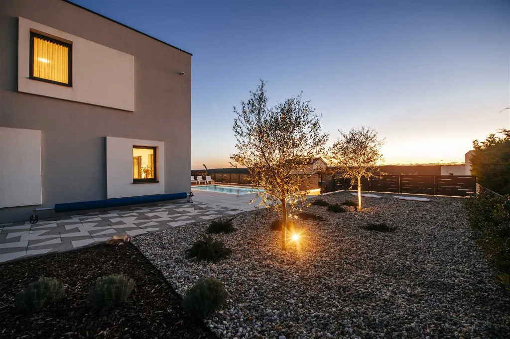 Modern 4-Bedroom Villa in Sukošan for 8