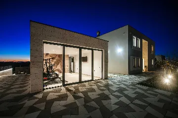 Modern 4-Bedroom Villa in Sukošan for 8