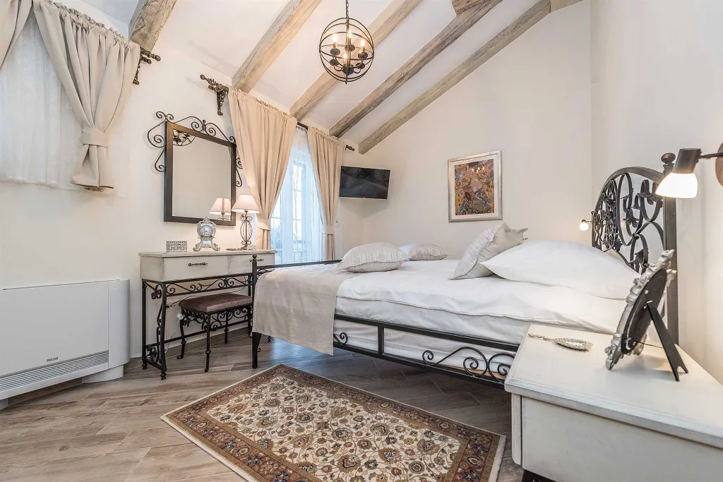 3-Bedroom Villa in Pridraga for up to 8 Guests